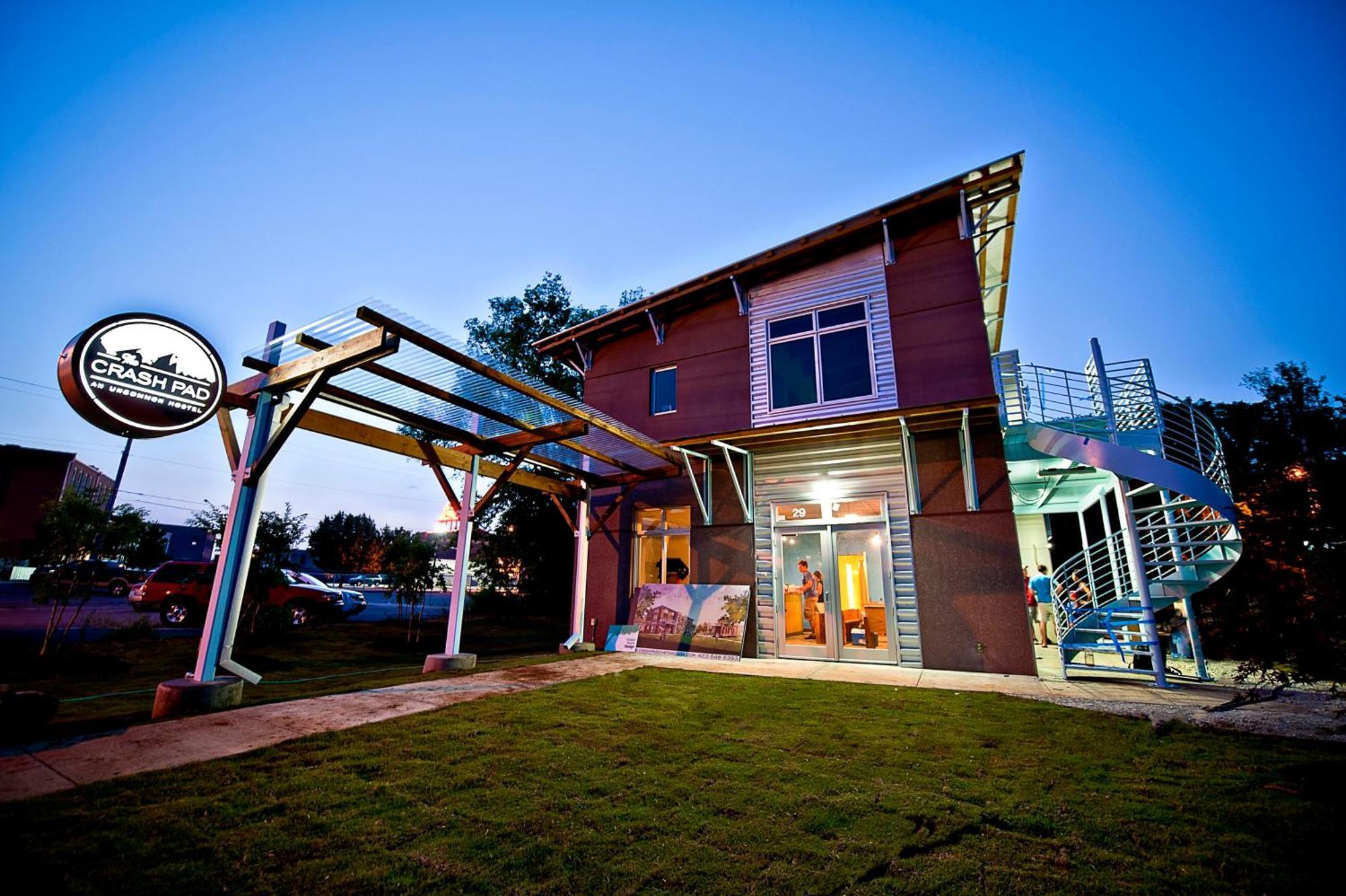 The Crash Pad: An Uncommon Hostel Чаттануга Экстерьер фото
